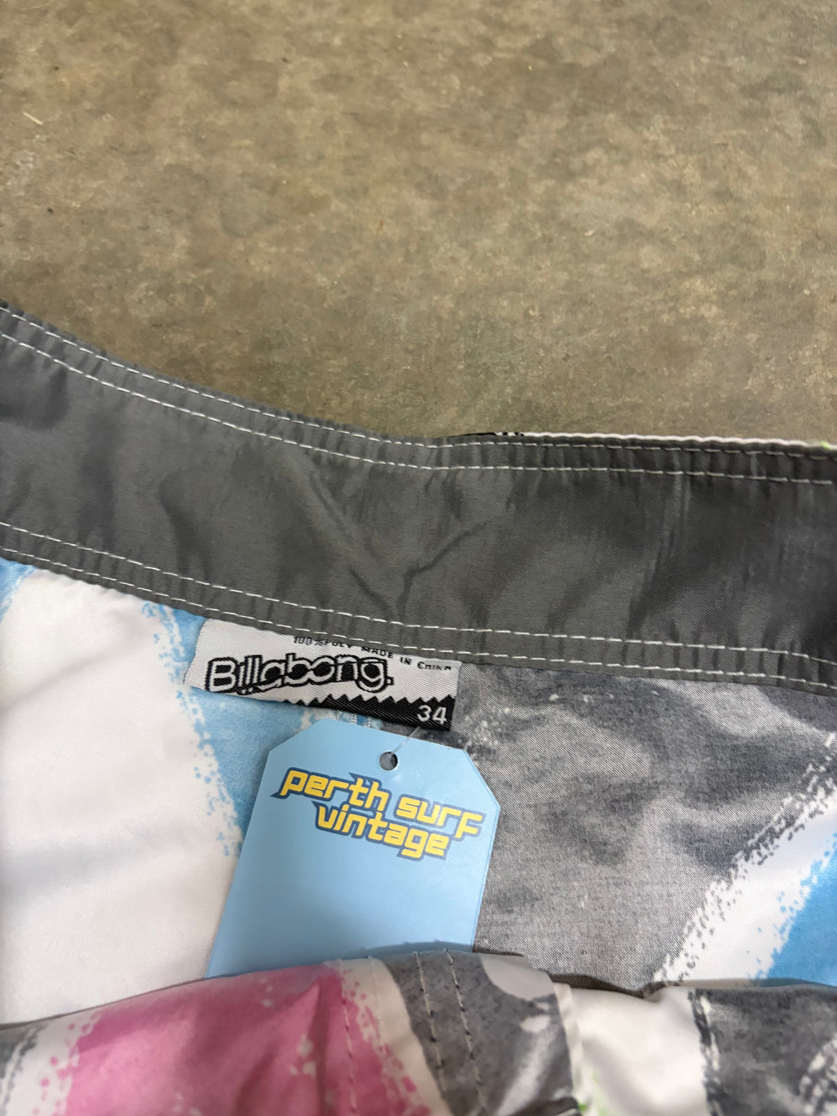 2000s Billabong Boardies Size W34”