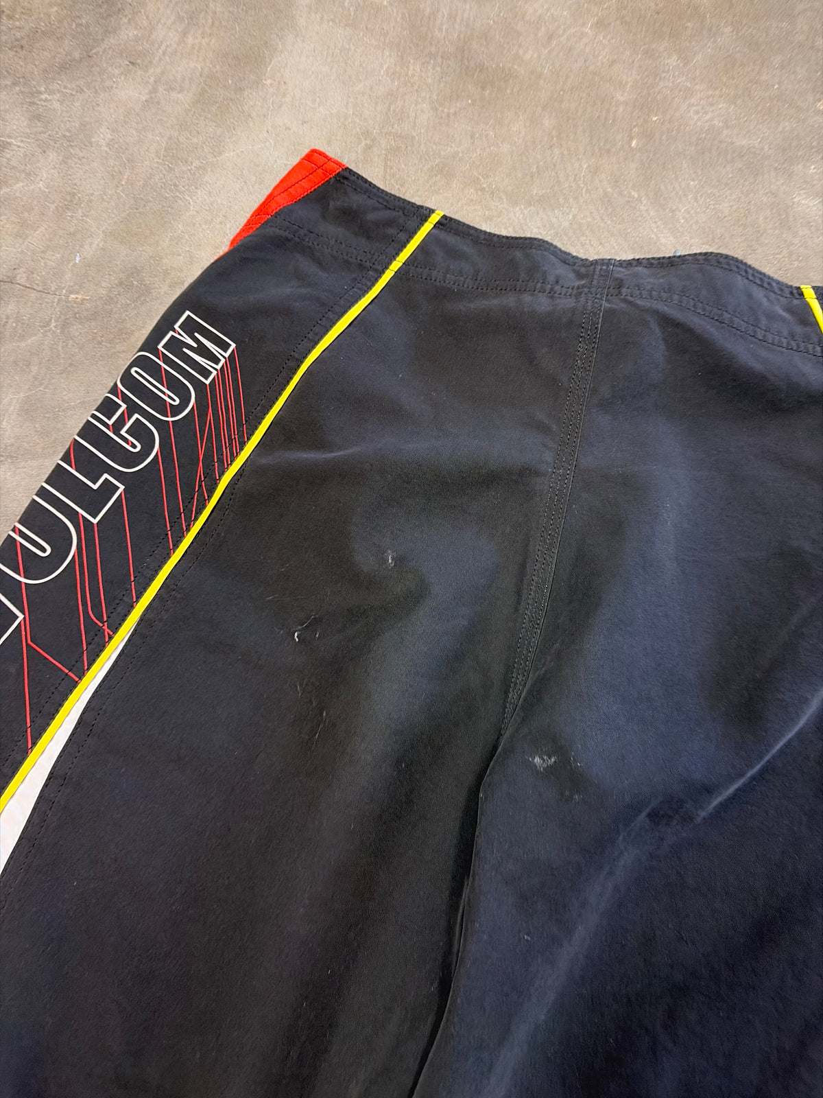 2000s Volcom Boardies Size W31-32 (S)