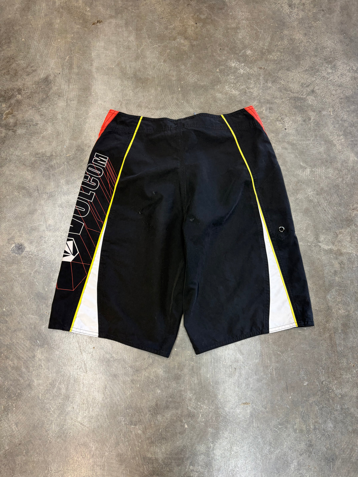 2000s Volcom Boardies Size W31-32 (S)