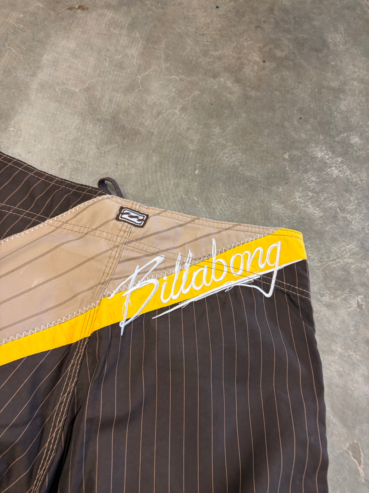RARE 2000s Billabong Boardies Size 32” (M)