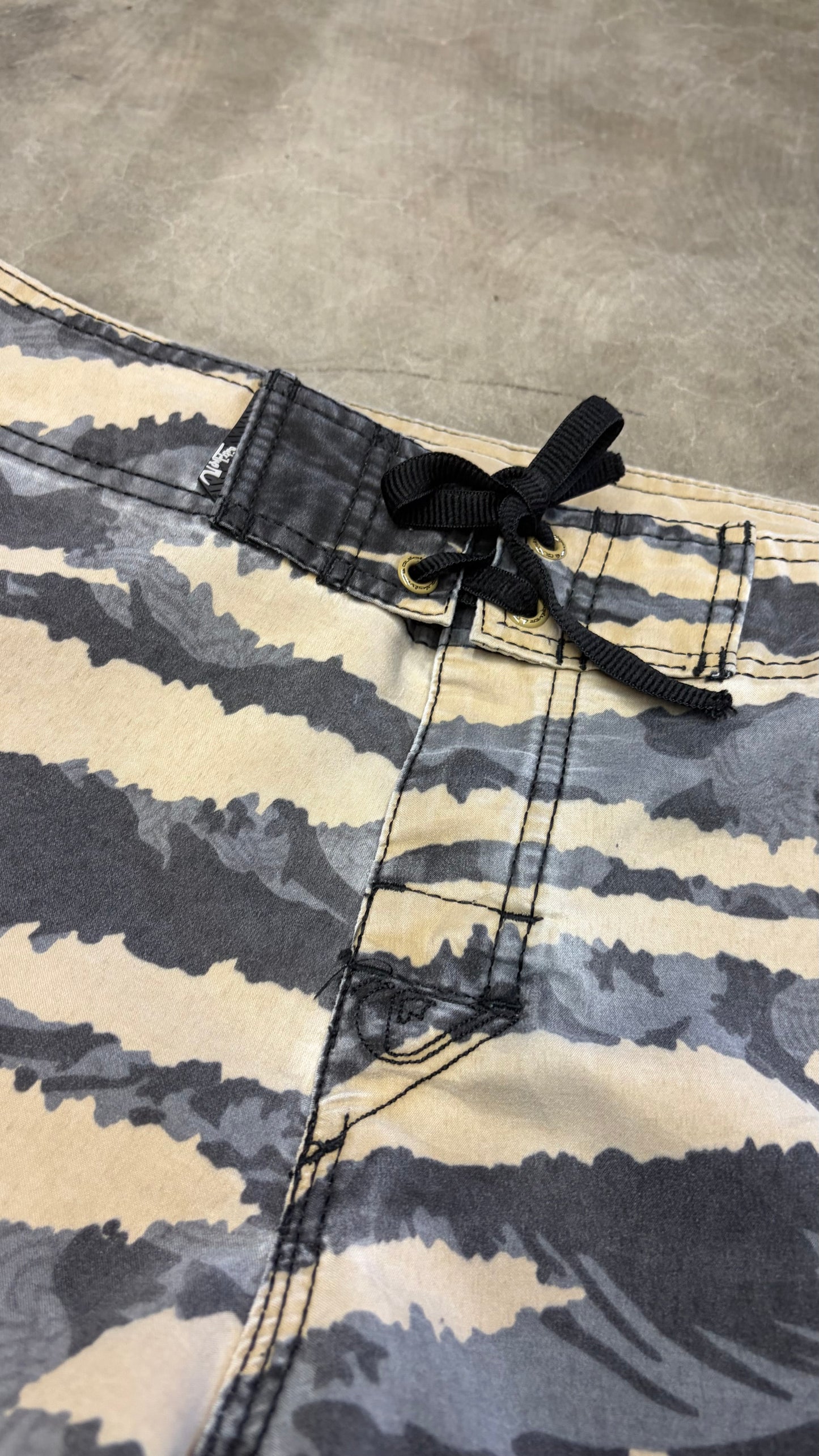 2000s Quiksilver Boardies Size 33”