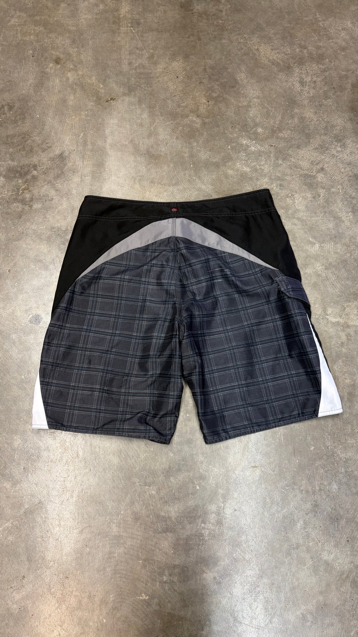 2000s Quiksilver Boardies Size 39”