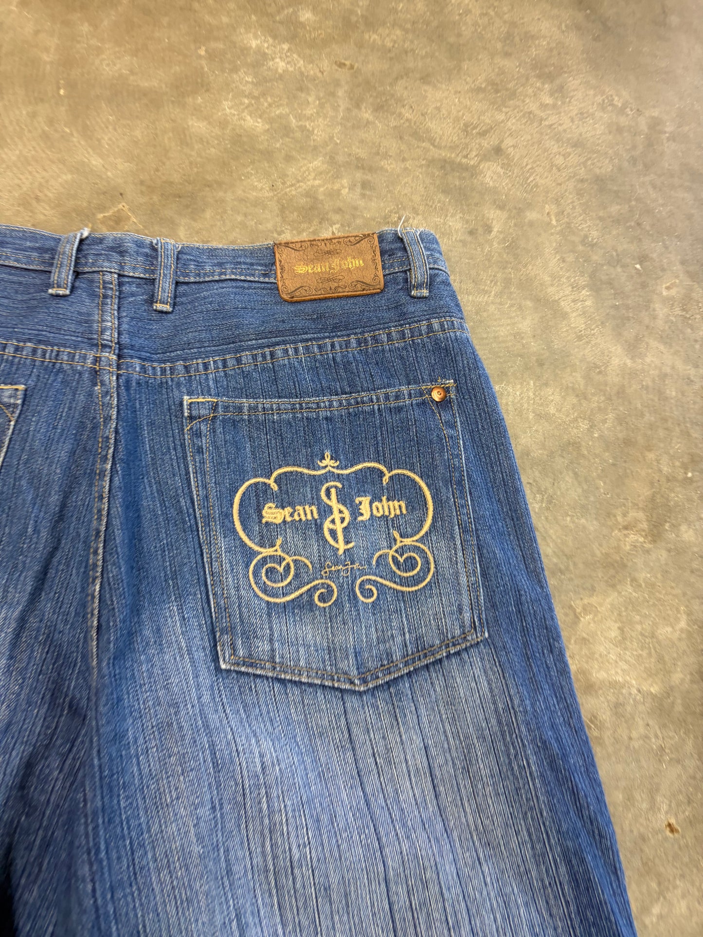 2000s Sean John Jorts W36”