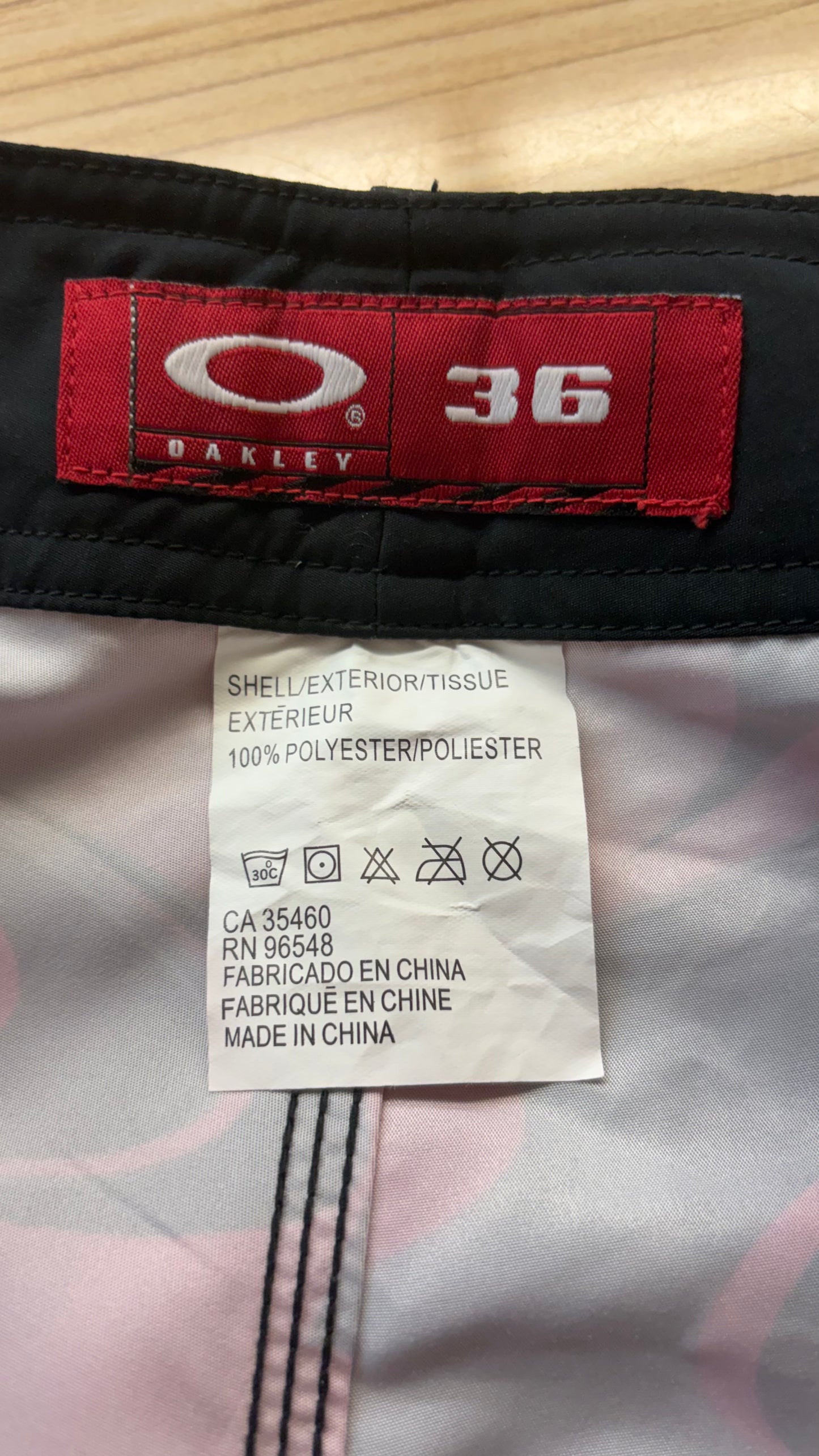 RARE 2000s Oakley Boardshorts 34/36