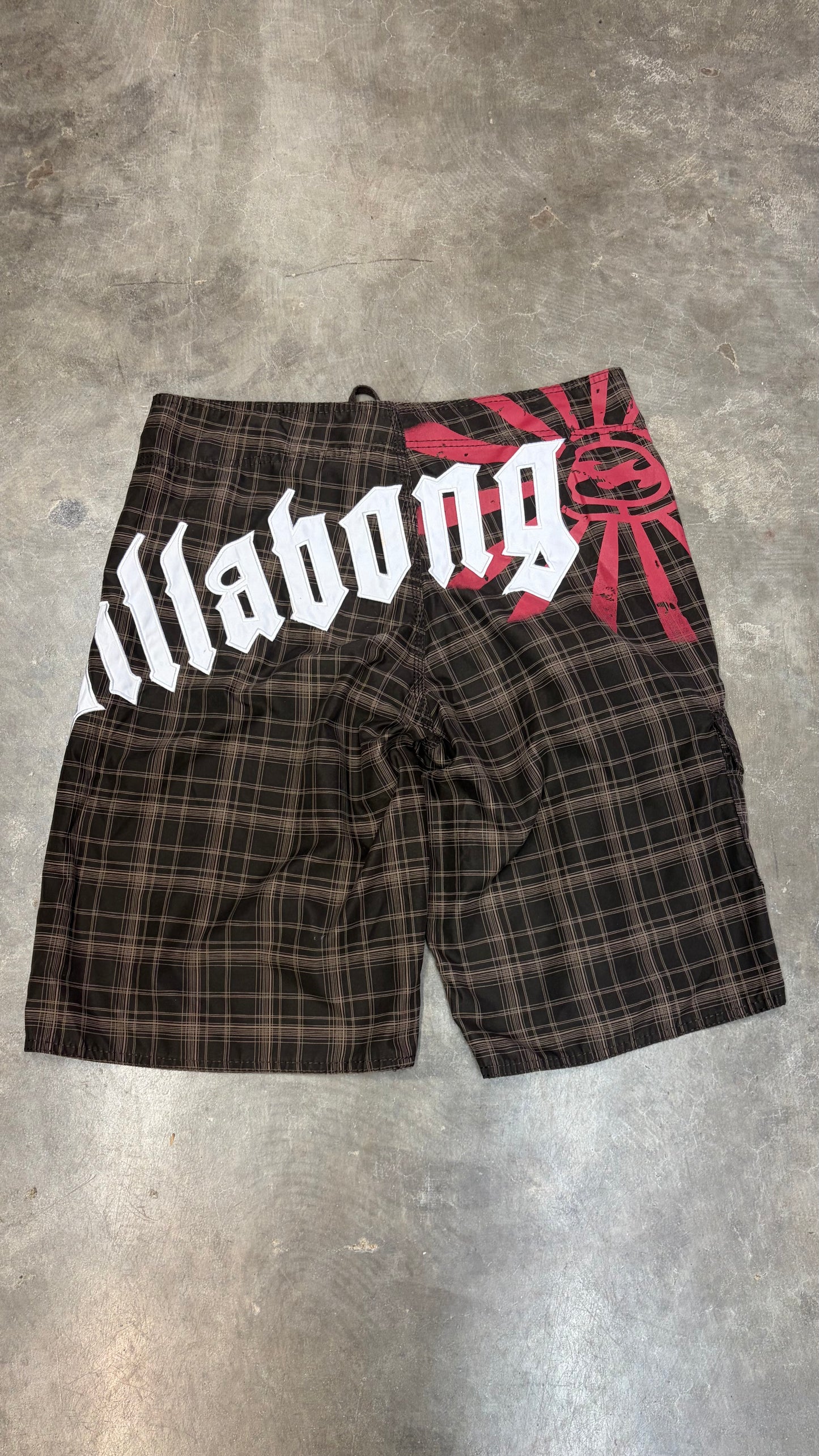 2000s Billabong Boardies Size 35”