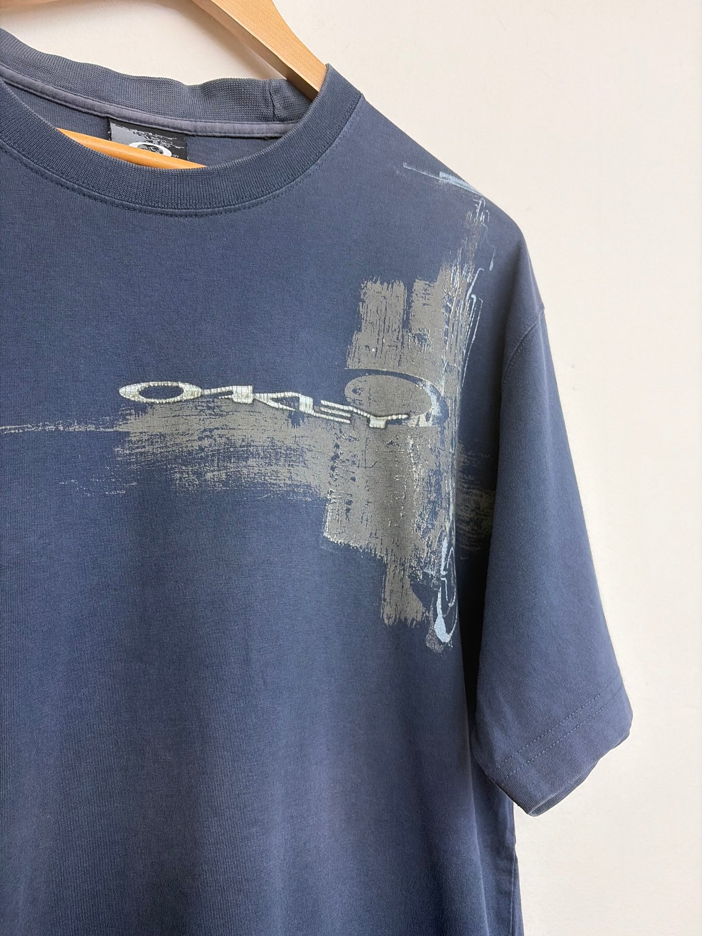 2000s Oakley T-Shirt Large