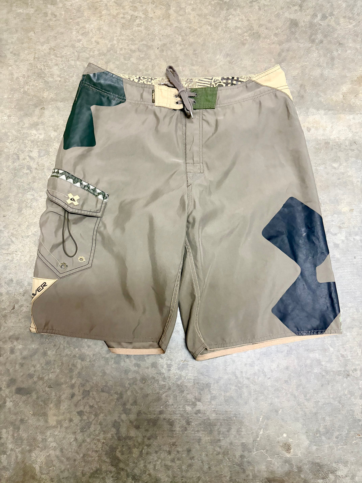 2000s Quiksilver Boardies Size W33”