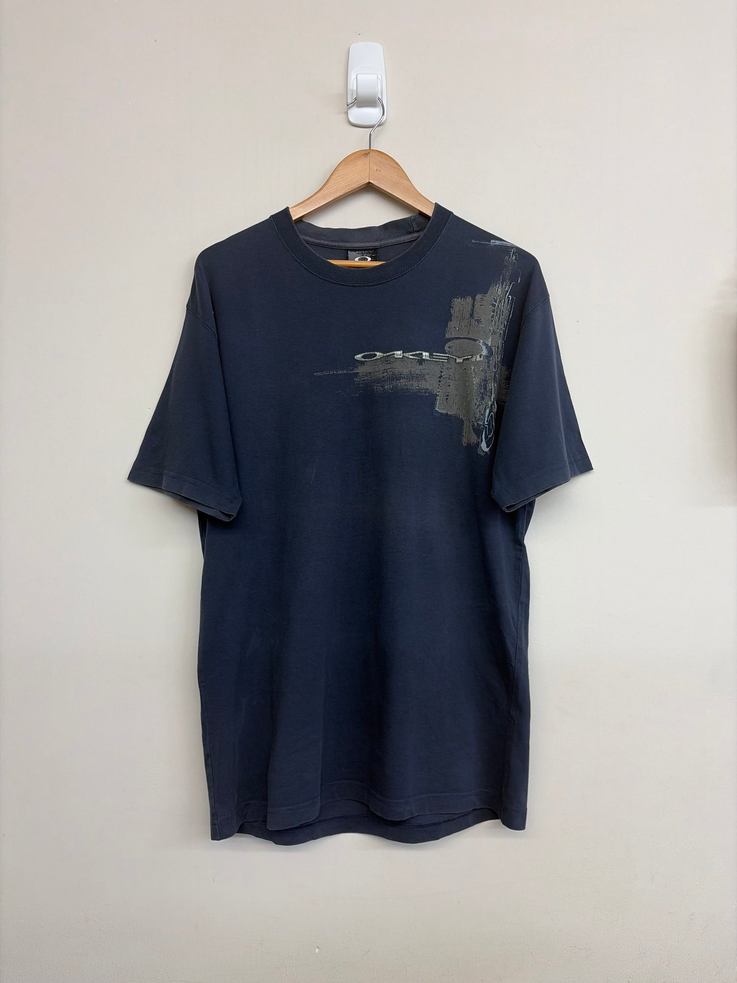 2000s Oakley T-Shirt Large