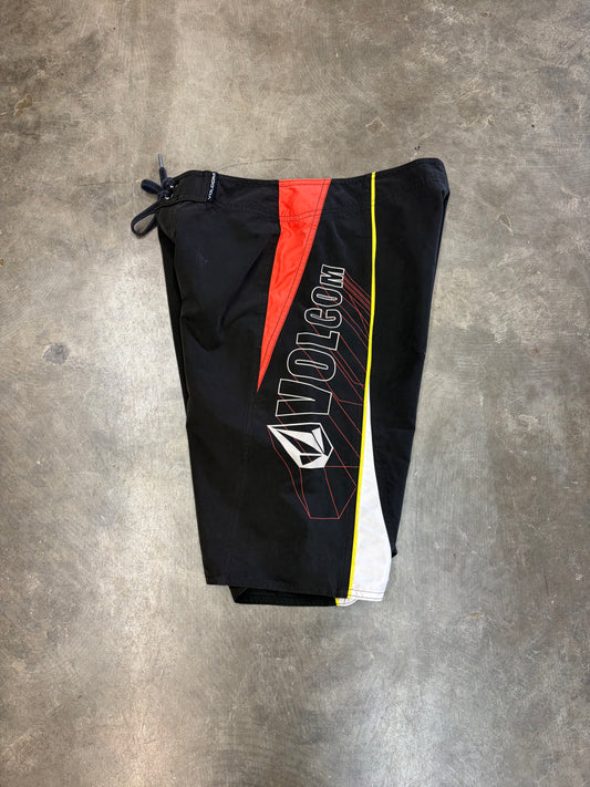 2000s Volcom Boardies Size W31-32 (S)