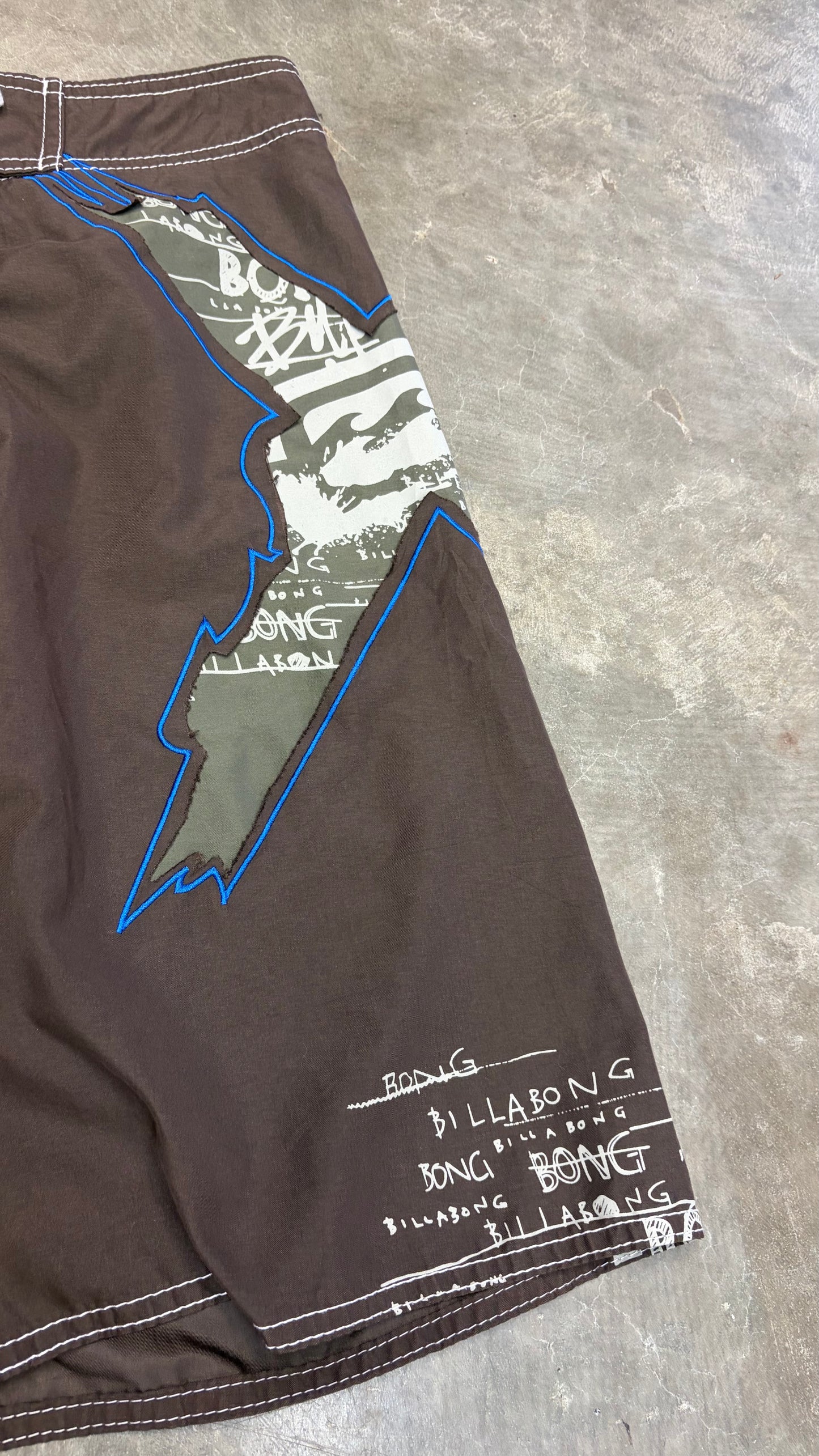 2000s Billabong Boardies Size 30