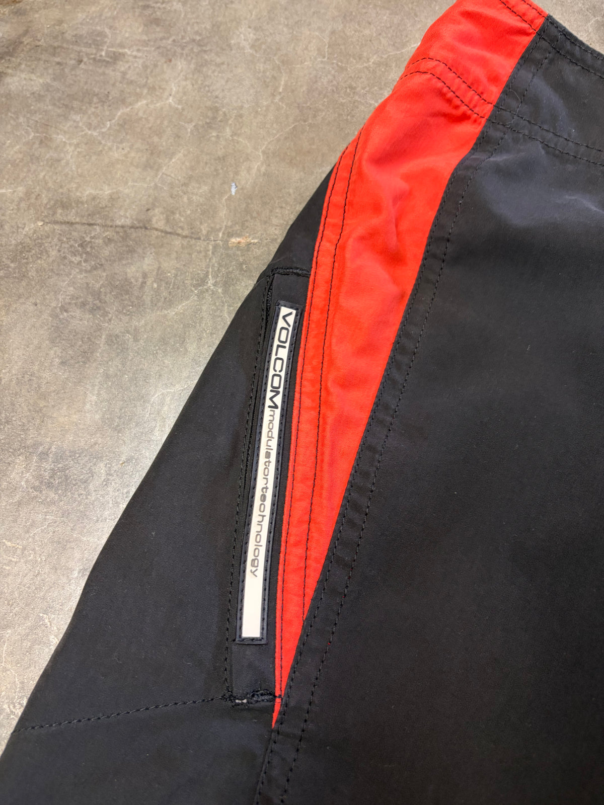 2000s Volcom Boardies Size W31-32 (S)