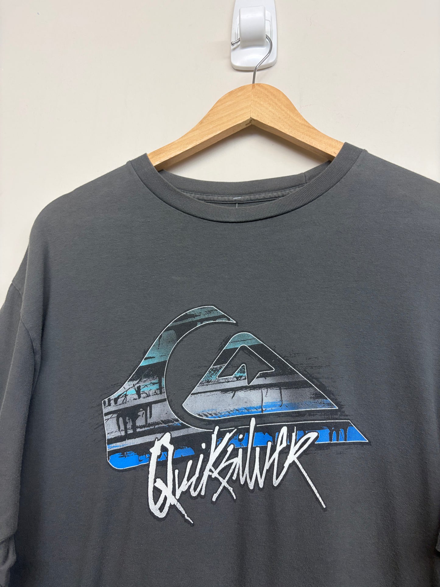 2000s Quiksilver T-Shirt Large