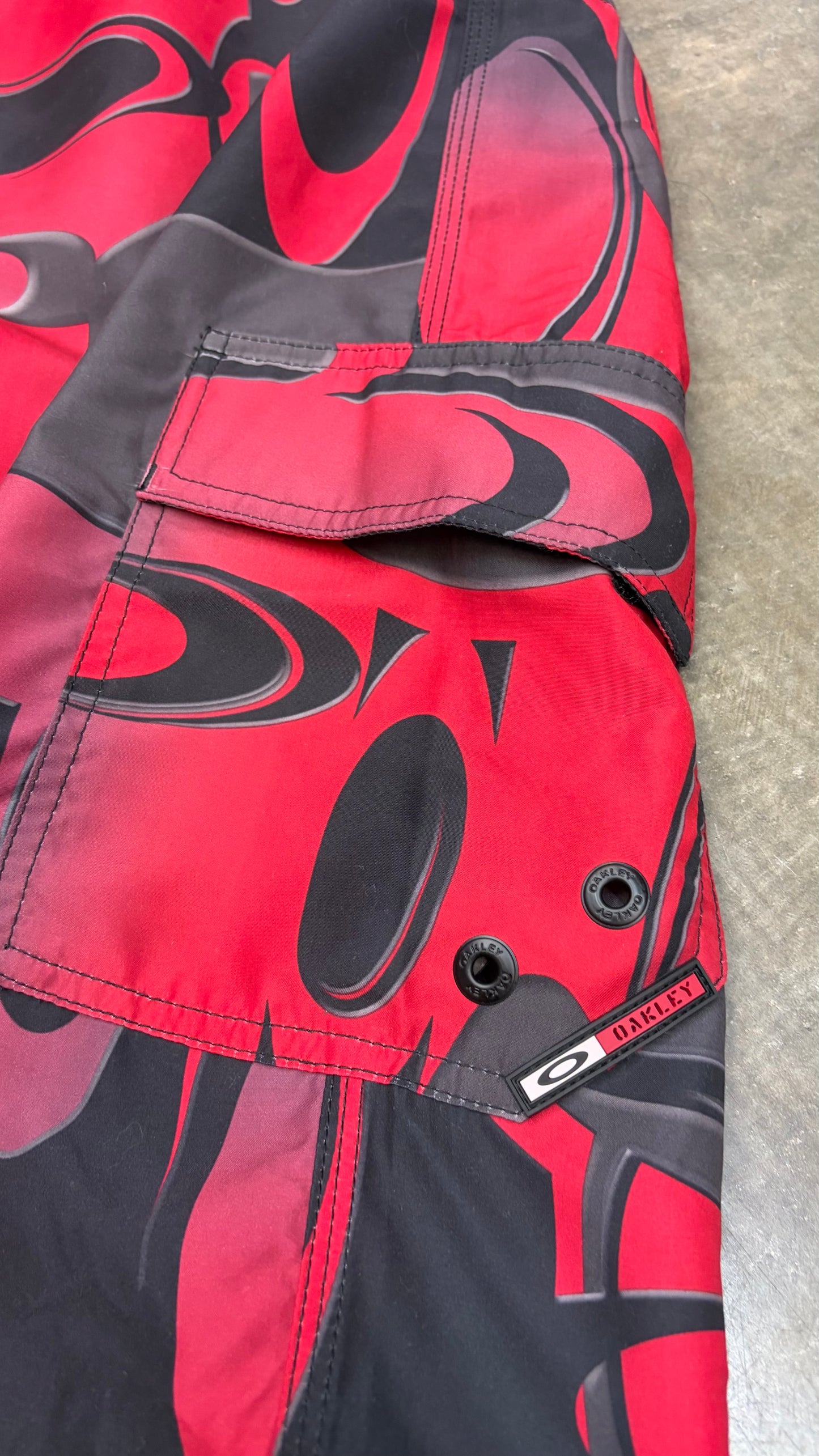 RARE 2000s Oakley Boardshorts 34/36